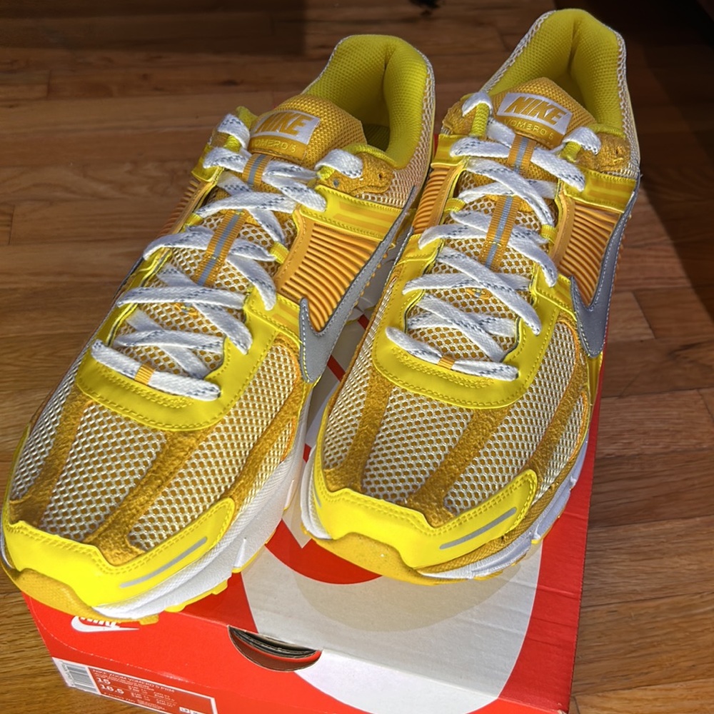 NEW Nike Zoom Vomero 5 Premium Sneakers